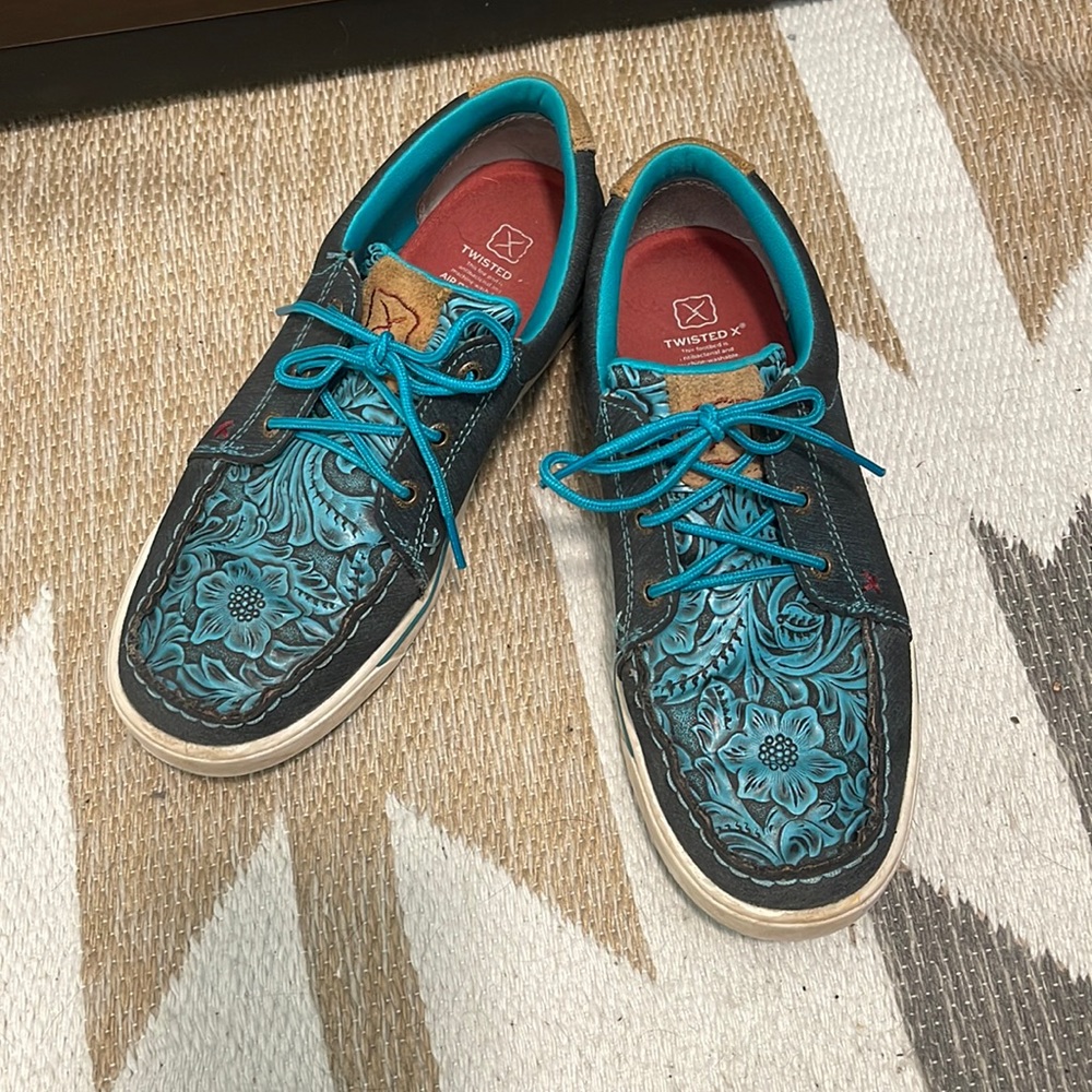Lady’s size 8.5 Twisted X shoes